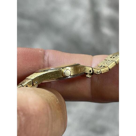 Vintage Seiko  Women Watch Gold Tone Gold Dial Round 2Y00-0019 !! Parts/Repair ! - Picture 11 of 14